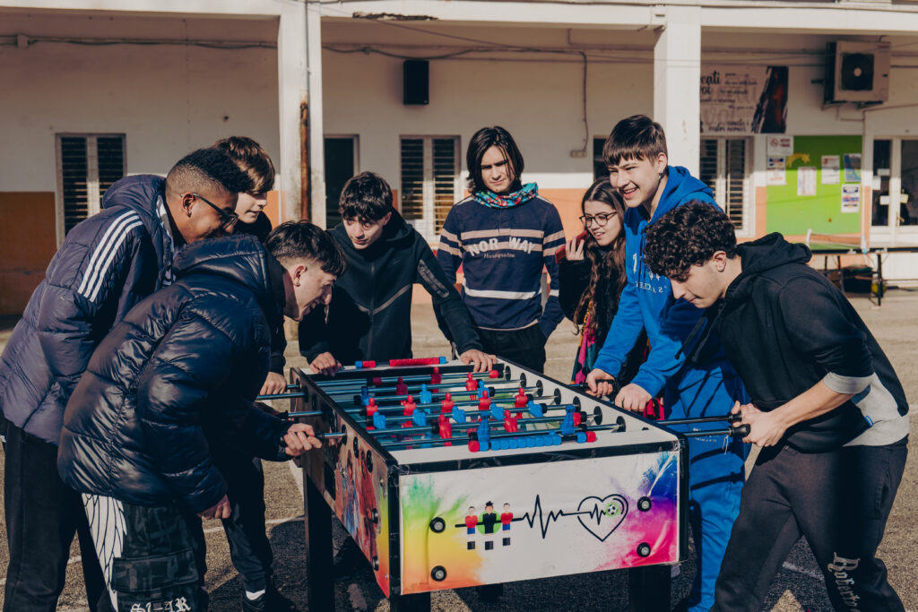 la squadra dei Salesiani di Ancona. In piedi al centro c'è don Giampiero